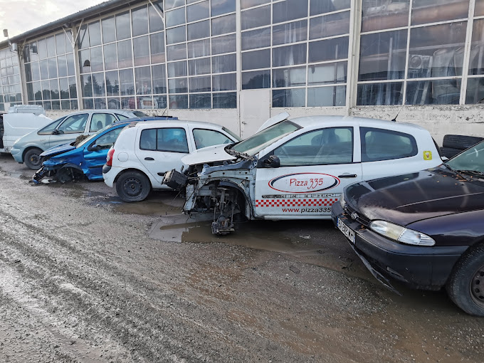 Aperçu des activités de la casse automobile PIECES AUTO 16 située à ANGOULEME (16000)